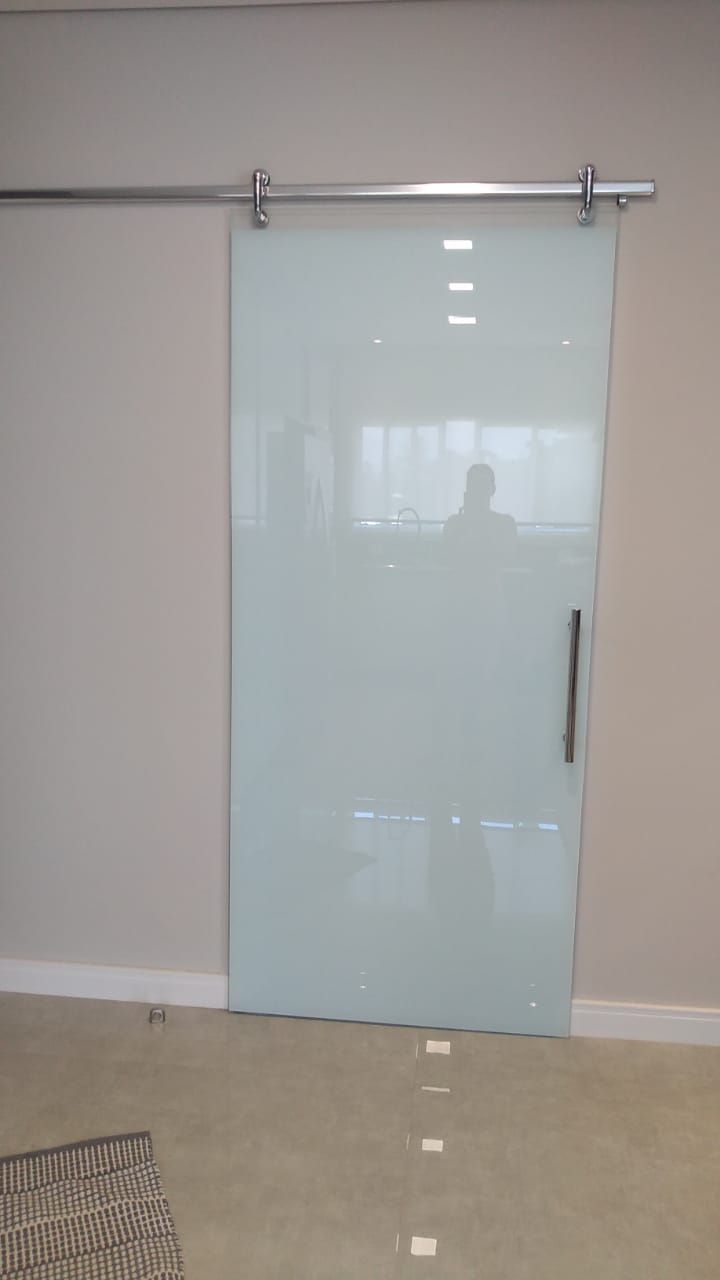 PORTA-DE-CORRER-COM-ROLDANAS-APARENTES-674ae0d5